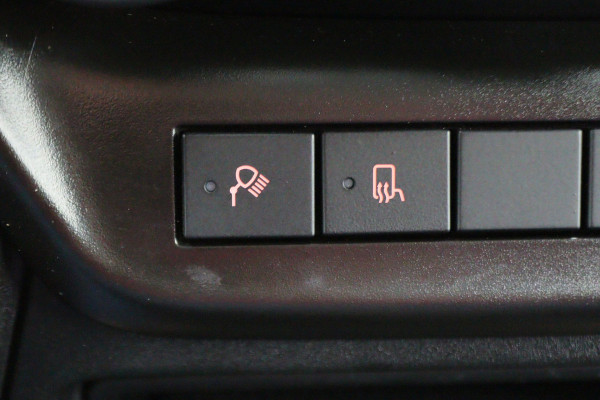 Iveco Daily 35S18 3.0 180 PK Automaat L2H2 3-Zits, Climate, Camera, Cruise, Navigatie, Bluetooth, Trekhaak 3500KG