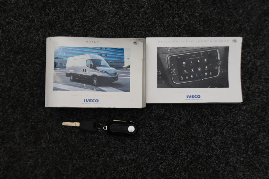 Iveco Daily 35S18 3.0 180 PK Automaat L2H2 3-Zits, Climate, Camera, Cruise, Navigatie, Bluetooth, Trekhaak 3500KG