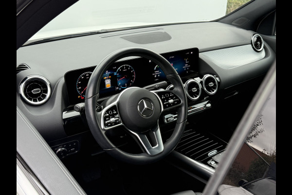 Mercedes-Benz GLA 200 Business Solution Luxury | Pano | CarPlay | Camera | LED | 18 inch