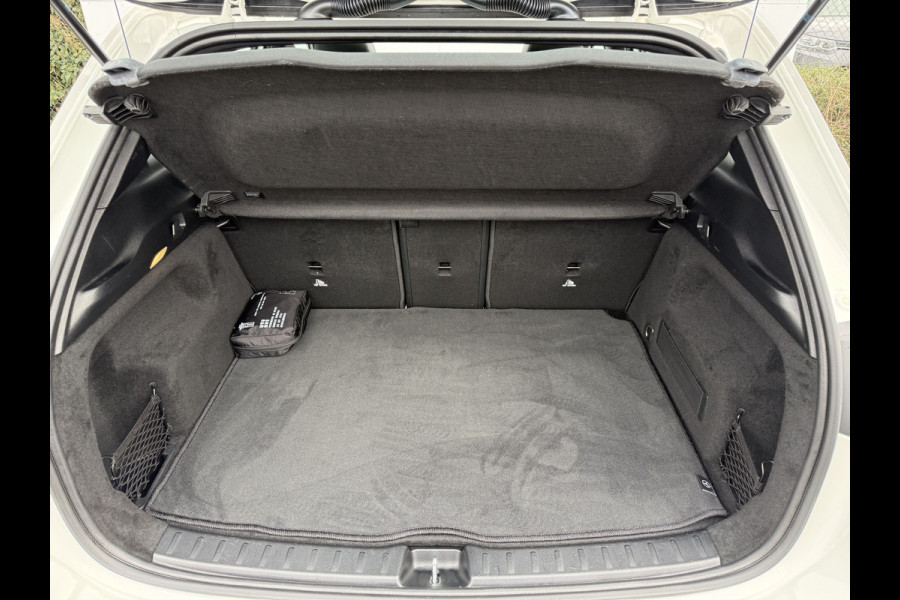 Mercedes-Benz GLA 200 Business Solution Luxury | Pano | CarPlay | Camera | LED | 18 inch