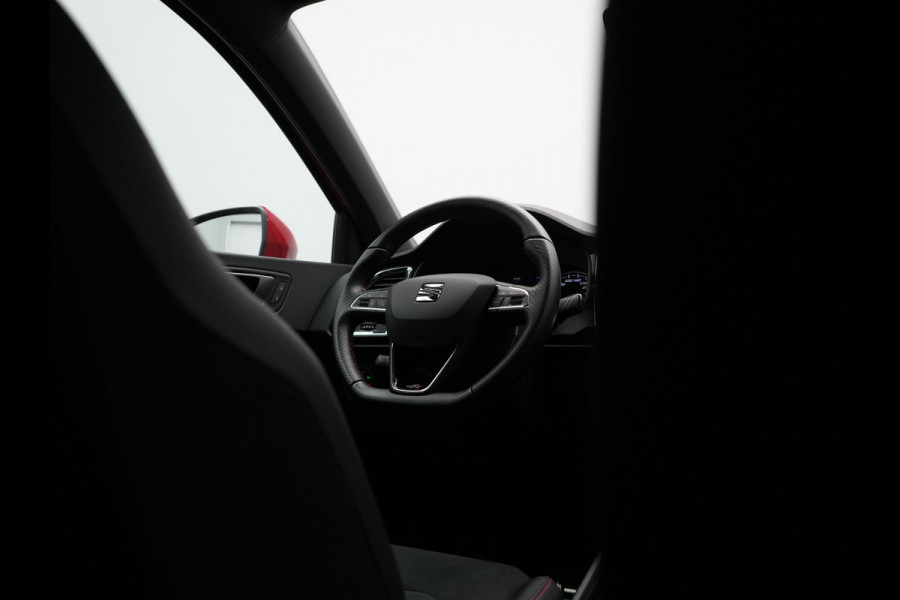 Seat Ateca 1.5 TSI FR DSG 150pk Dealer O.H. | Adaptive Cruise | Camera | Beats Audio | Alcantara Sportstoelen Verwarmd | 19"L.M | Apple Carplay | Sfeerverlichting | Keyless | Blis | Navigatie | DAB |