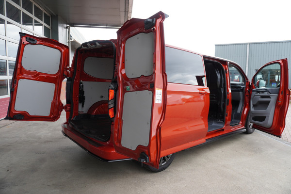 Ford Transit Custom 320L 2.0 TDCI 136pk L2H1 Limited Nr. V153 | Airco | Adap.cruise | Navi | Glaslookpanelen | Spoilers