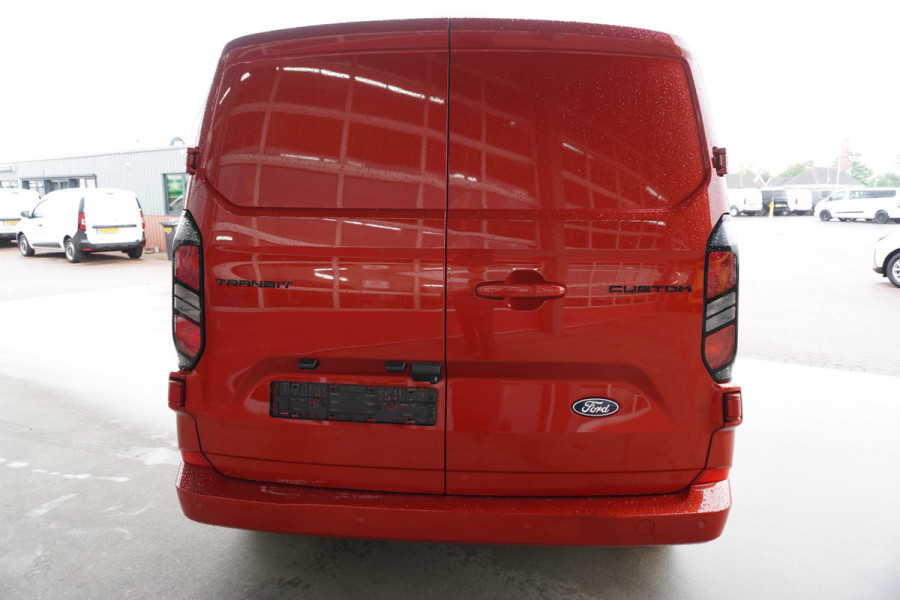 Ford Transit Custom 320L 2.0 TDCI 136pk L2H1 Limited Nr. V153 | Airco | Adap.cruise | Navi | Glaslookpanelen | Spoilers