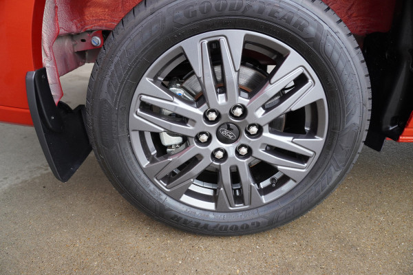 Ford Transit Custom 320L 2.0 TDCI 136pk L2H1 Limited Nr. V153 | Airco | Adap.cruise | Navi | Glaslookpanelen | Spoilers