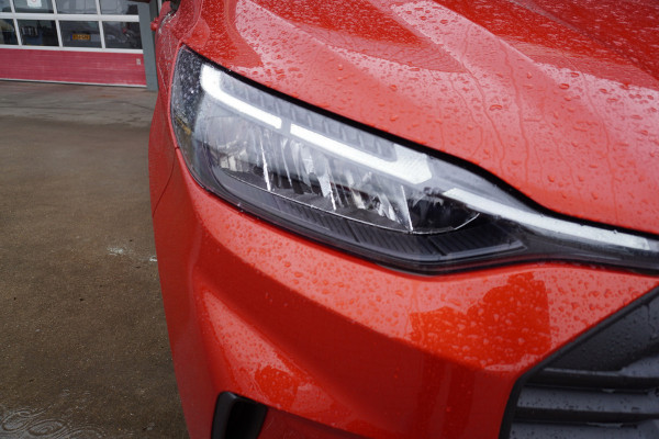 Ford Transit Custom 320L 2.0 TDCI 136pk L2H1 Limited Nr. V153 | Airco | Adap.cruise | Navi | Glaslookpanelen | Spoilers