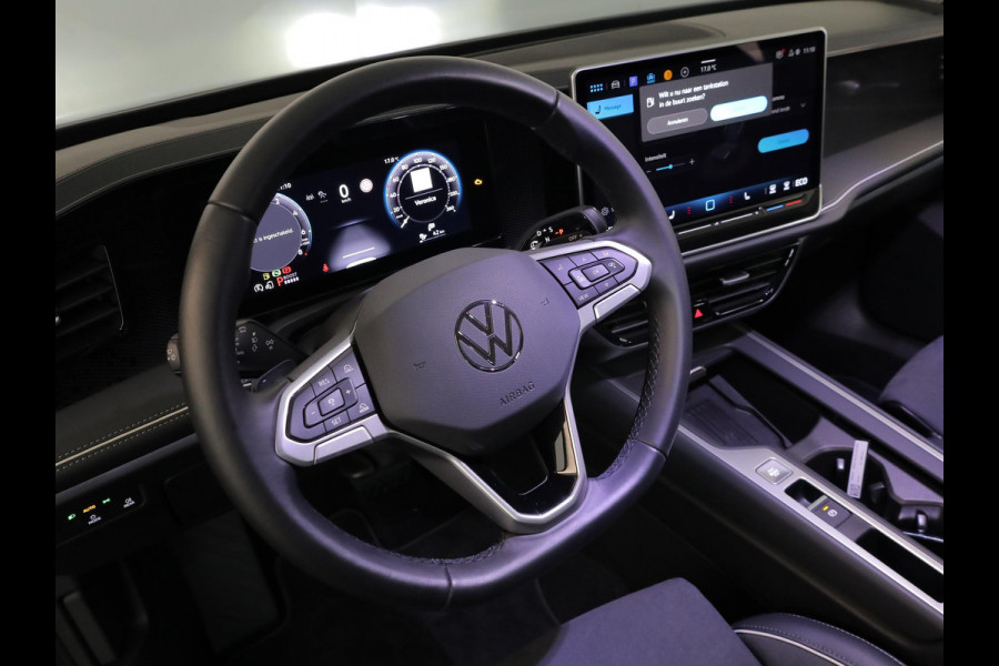 Volkswagen Passat Variant 1.5 eHybrid Business 204 PK PHEV | Navigatie | Trekhaak inklapbaar | Parkeer camera | Stoel- en stuurverwarming |