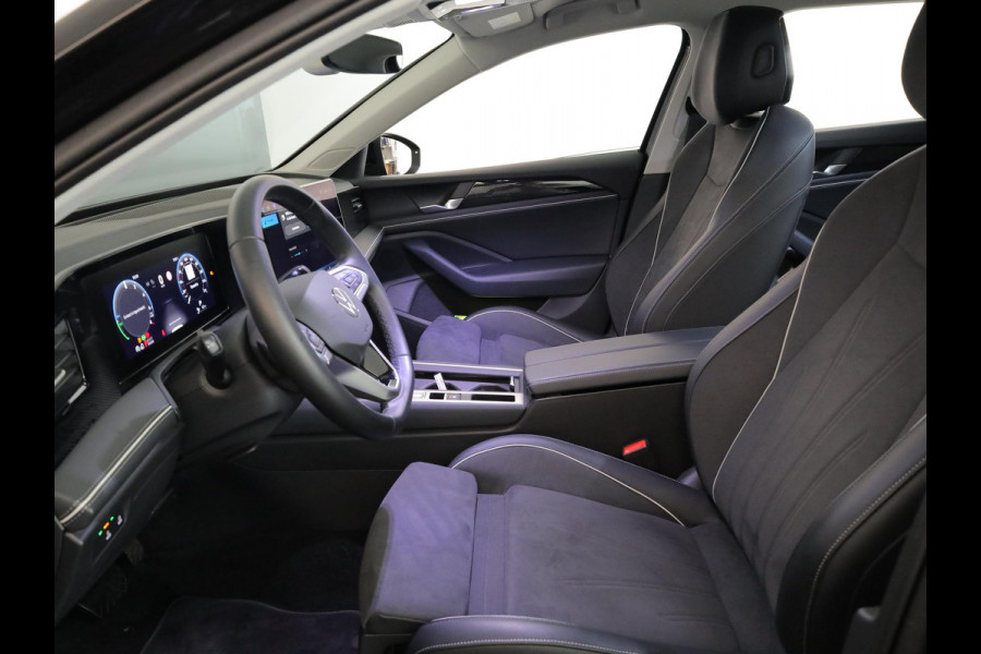 Volkswagen Passat Variant 1.5 eHybrid Business 204 PK PHEV | Navigatie | Trekhaak inklapbaar | Parkeer camera | Stoel- en stuurverwarming |