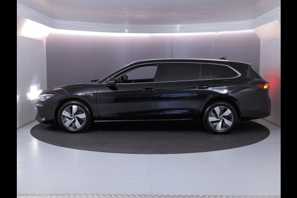 Volkswagen Passat Variant 1.5 eHybrid Business 204 PK PHEV | Navigatie | Trekhaak inklapbaar | Parkeer camera | Stoel- en stuurverwarming |
