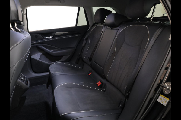 Volkswagen Passat Variant 1.5 eHybrid Business 204 PK PHEV | Navigatie | Trekhaak inklapbaar | Parkeer camera | Stoel- en stuurverwarming |