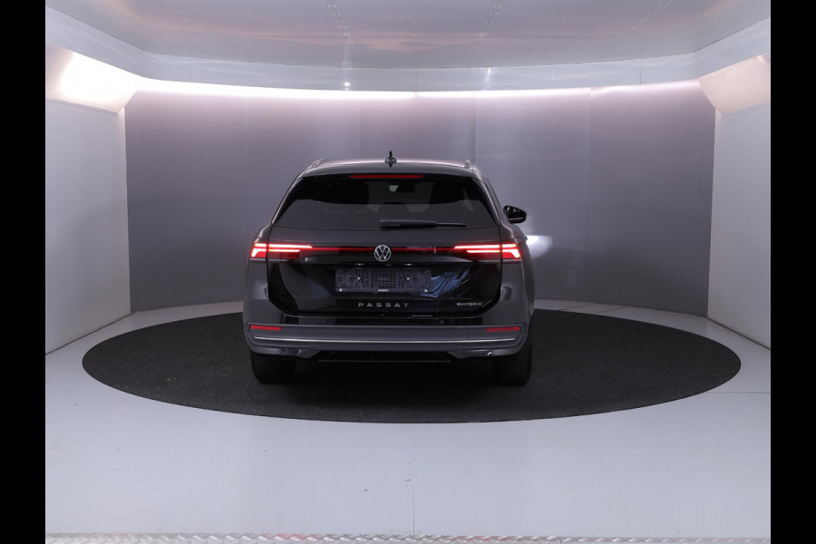 Volkswagen Passat Variant 1.5 eHybrid Business 204 PK PHEV | Navigatie | Trekhaak inklapbaar | Parkeer camera | Stoel- en stuurverwarming |
