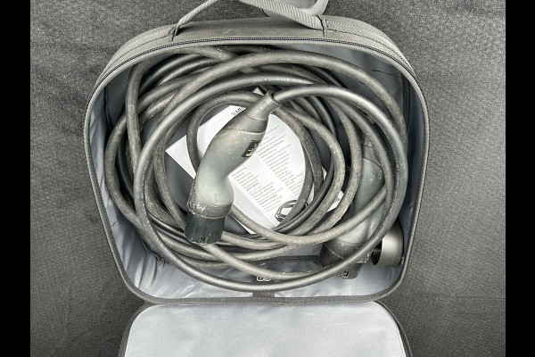 Mercedes-Benz GLC 300e AMG 4Matic // Panorama dak // Burmester // Memory // 360 Camera // 20 inch // Treeplanken // Sfeerverlichting // Keyless