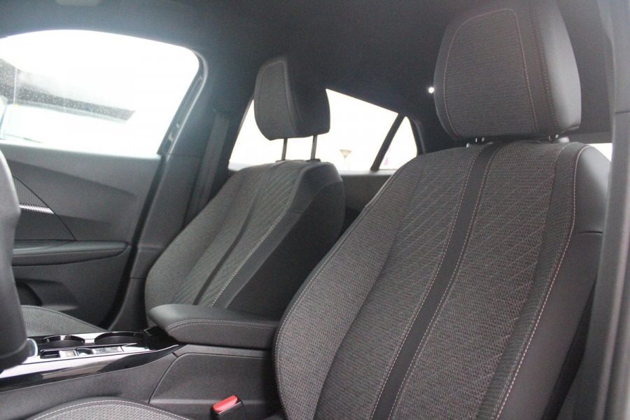 Peugeot 2008 1.2 100PK ALLURE PACK | CAMERA VOOR + ACHTER | NAVIGATIE | TREKHAAK | DRAADLOZE APPLE CARPLAY/ANDROID AUTO | DRAADLOZE TELEFOONLADER | CLIMATE CONTROL | LICHTMETALEN VELGEN 17" | ADAPTIVE CRUISE CONTROL | DAB+ RADIO | KEYLESS ENTRY/START | DODEHOEK DETECTIE |