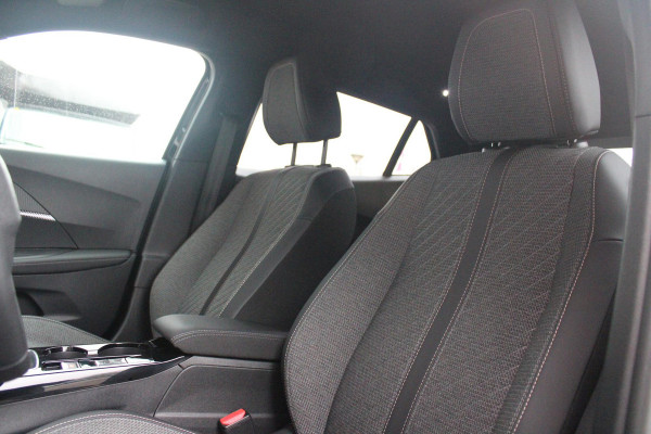 Peugeot 2008 1.2 100PK ALLURE PACK | CAMERA VOOR + ACHTER | NAVIGATIE | TREKHAAK | DRAADLOZE APPLE CARPLAY/ANDROID AUTO | DRAADLOZE TELEFOONLADER | CLIMATE CONTROL | LICHTMETALEN VELGEN 17" | ADAPTIVE CRUISE CONTROL | DAB+ RADIO | KEYLESS ENTRY/START | DODEHOEK DETECTIE |