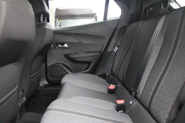 Peugeot 2008 1.2 100PK ALLURE PACK | CAMERA VOOR + ACHTER | NAVIGATIE | TREKHAAK | DRAADLOZE APPLE CARPLAY/ANDROID AUTO | DRAADLOZE TELEFOONLADER | CLIMATE CONTROL | LICHTMETALEN VELGEN 17" | ADAPTIVE CRUISE CONTROL | DAB+ RADIO | KEYLESS ENTRY/START | DODEHOEK DETECTIE |