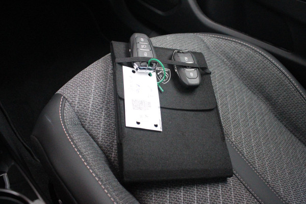 Peugeot 2008 1.2 100PK ALLURE PACK | CAMERA VOOR + ACHTER | NAVIGATIE | TREKHAAK | DRAADLOZE APPLE CARPLAY/ANDROID AUTO | DRAADLOZE TELEFOONLADER | CLIMATE CONTROL | LICHTMETALEN VELGEN 17" | ADAPTIVE CRUISE CONTROL | DAB+ RADIO | KEYLESS ENTRY/START | DODEHOEK DETECTIE |