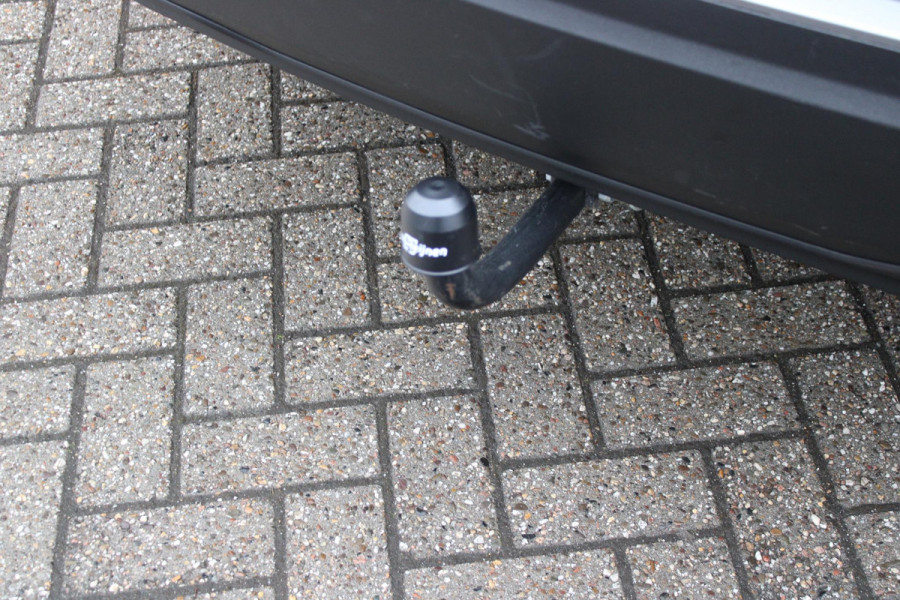 Peugeot 2008 1.2 100PK ALLURE PACK | CAMERA VOOR + ACHTER | NAVIGATIE | TREKHAAK | DRAADLOZE APPLE CARPLAY/ANDROID AUTO | DRAADLOZE TELEFOONLADER | CLIMATE CONTROL | LICHTMETALEN VELGEN 17" | ADAPTIVE CRUISE CONTROL | DAB+ RADIO | KEYLESS ENTRY/START | DODEHOEK DETECTIE |