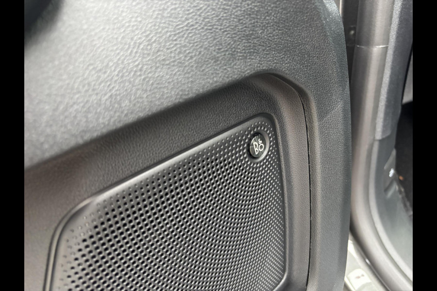 Ford Kuga 2.5 PHEV Sound Edition |SCI|243pk | Ford Voorraad | Panorama Dak | 20 inch Lichtmetaal | Winterpack | Matrix LED | Driver Assistance Pack