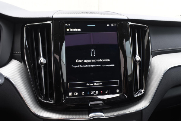 Volvo XC60 T6 350PK Automaat Plug-in Hybrid AWD Ultra Dark / Navigatie / Luchtvering / 360 Camera / Adaptieve Cruise Control / Stuurverwarming / Stoelverwarming v+a / Elektr. Achterklep / Schuifdak / Trekhaak
