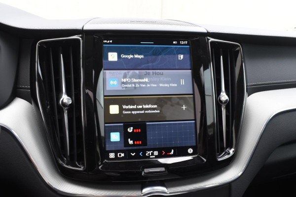 Volvo XC60 T6 350PK Automaat Plug-in Hybrid AWD Ultra Dark / Navigatie / Luchtvering / 360 Camera / Adaptieve Cruise Control / Stuurverwarming / Stoelverwarming v+a / Elektr. Achterklep / Schuifdak / Trekhaak