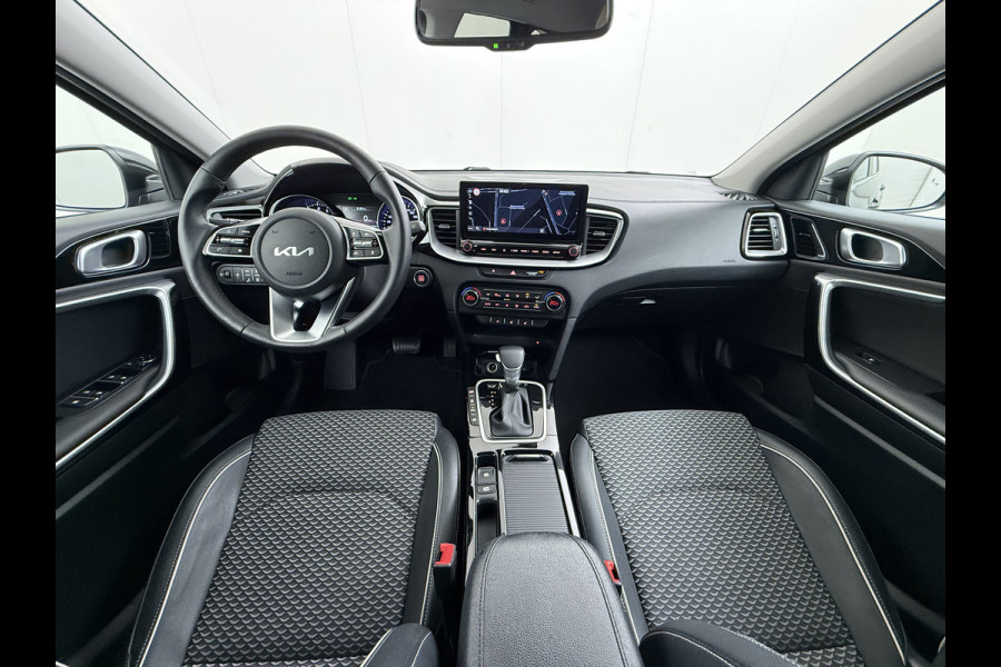 Kia Ceed Sportswagon 1.0T-GDi MHEV Automaat Facelift Navi Ecc Camera Apple Carplay Android Auto Pdc Stoel+Stuurverwarming DynamicPlusLine Elek.Achterklep Lane Assist Dodehoek Assist Regen-Lichtsensor Privacy Glas Isofix 1e Eigenaar Origineel Nederlandse Auto Dealeronderhouden