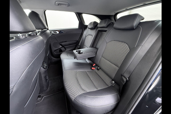 Kia Ceed Sportswagon 1.0T-GDi MHEV Automaat Facelift Navi Ecc Camera Apple Carplay Android Auto Pdc Stoel+Stuurverwarming DynamicPlusLine Elek.Achterklep Lane Assist Dodehoek Assist Regen-Lichtsensor Privacy Glas Isofix 1e Eigenaar Origineel Nederlandse Auto Dealeronderhouden
