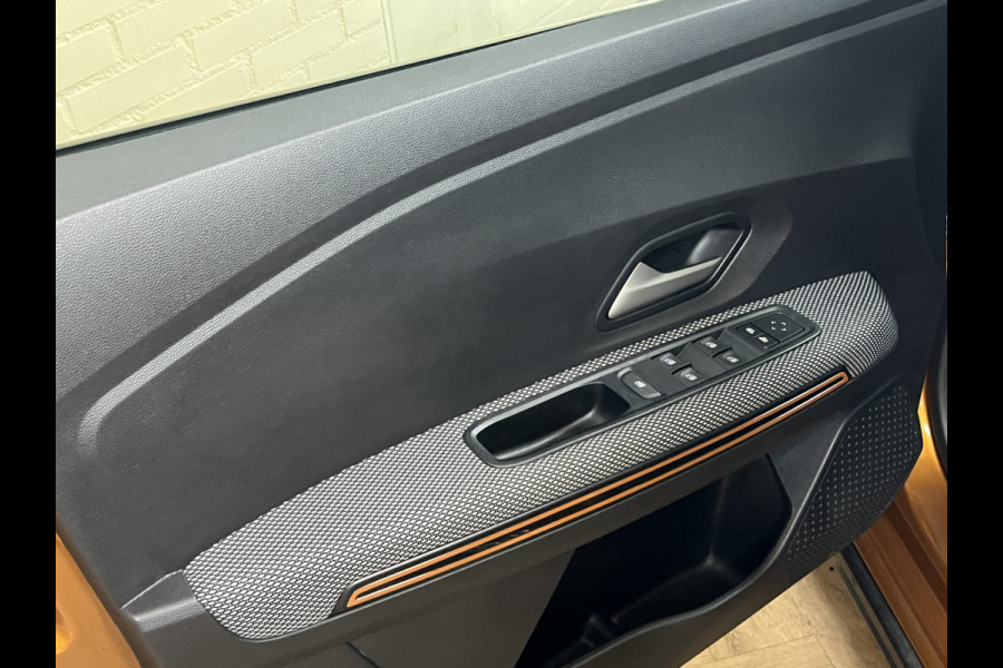 Dacia SANDERO Stepway 1.0 TCe 90 Automaat | Navi | Dode hoek | Stoelverwarming | Camera | PDC V+A | 100% Dacia dealer onderhouden!