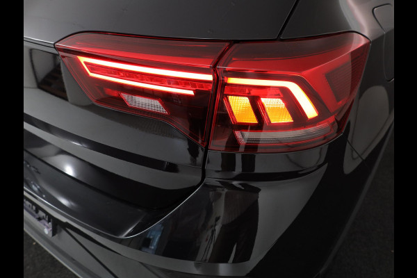 Volkswagen T-Roc 1.5 TSI Sport 150 PK DSG | Navigatie | Black Style pakket | Parkeercamera |