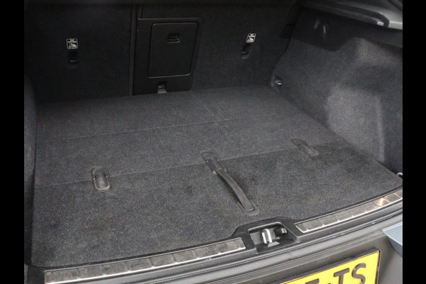 Volvo C40 Recharge Twin Intro Edition 78 kWh | Panoramadak | 360 Camera | Stoelverwarming | Harman/Kardon | Warmtepomp | Adaptive cruise | Matrix LED | Carplay | Memory | Stuurverwarming