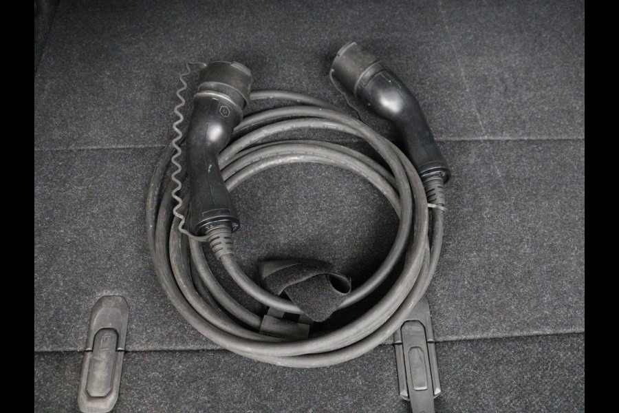 Volvo C40 Recharge Twin Intro Edition 78 kWh | Panoramadak | 360 Camera | Stoelverwarming | Harman/Kardon | Warmtepomp | Adaptive cruise | Matrix LED | Carplay | Memory | Stuurverwarming