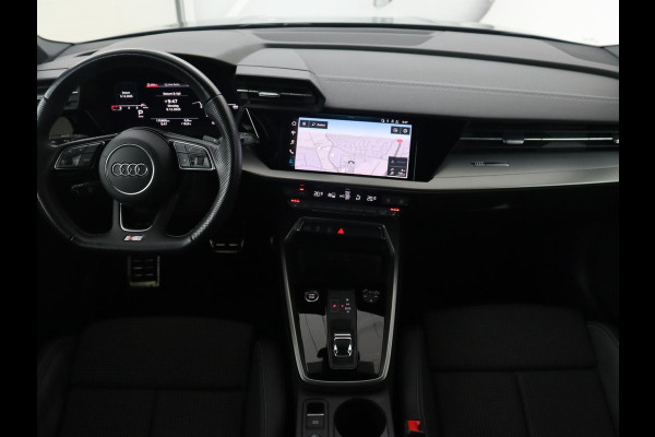 Audi A3 35 TFSI S edition | Stoelverwarming | Carplay | Navigatie | Half leder | Sportstoelen | Full LED | Audi Sound | Virtual Cockpit | Climate control | Parkeerhulp | DAB | Bluetooth | S Line