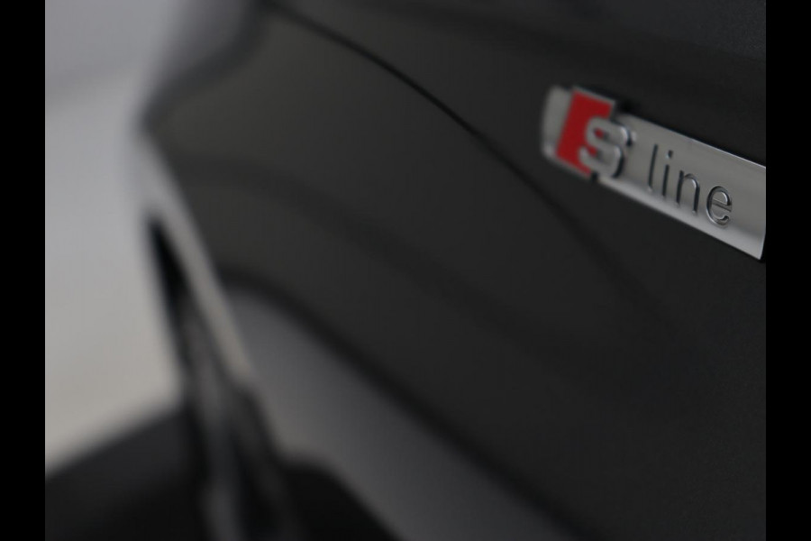Audi A3 35 TFSI S edition | Stoelverwarming | Carplay | Navigatie | Half leder | Sportstoelen | Full LED | Audi Sound | Virtual Cockpit | Climate control | Parkeerhulp | DAB | Bluetooth | S Line