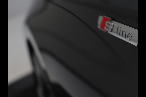 Audi A3 35 TFSI S edition | Stoelverwarming | Carplay | Navigatie | Half leder | Sportstoelen | Full LED | Audi Sound | Virtual Cockpit | Climate control | Parkeerhulp | DAB | Bluetooth | S Line
