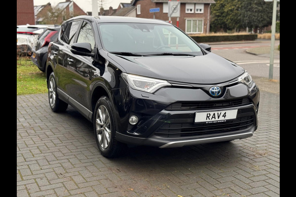 Toyota RAV4 2.5 Hybrid Style | Trekhaak, 18 inch, Stoel + Stuurverwarming, Keyless, Navigatie, Elektrische achterklep