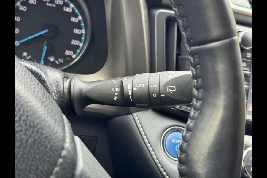 Toyota RAV4 2.5 Hybrid Style | Trekhaak, 18 inch, Stoel + Stuurverwarming, Keyless, Navigatie, Elektrische achterklep