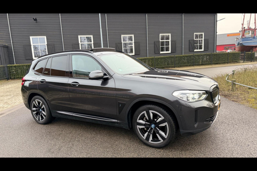 BMW iX3 Executive 80 kWh SOH 94% PANORAMADAK LEER APPLE-CARPLAY LED-XENON