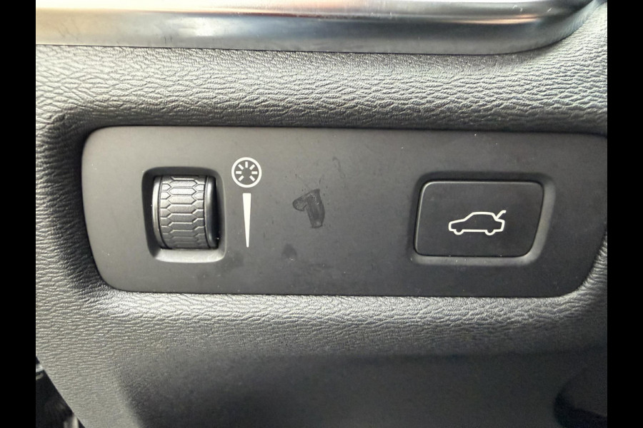 Volvo V60 2.0 T5 Aut. Stoelverwarming V+A Carplay Trekhaak Leder Cruise Camera Pdc Navi Led Elek. A-klep
