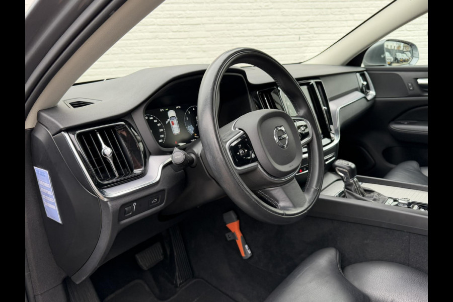Volvo V60 2.0 T5 Aut. Stoelverwarming V+A Carplay Trekhaak Leder Cruise Camera Pdc Navi Led Elek. A-klep