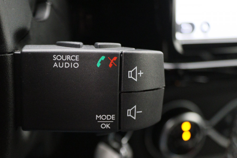 Renault Twingo Z.E. R80 E-Tech Série Limitée Urban Night 22 kWh Standkachel, Camera, Stoelverwarming, Cruise, Apple Carplay, DAB, 16''