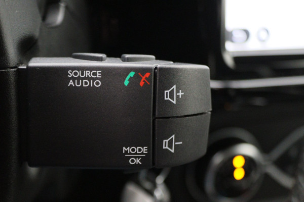 Renault Twingo Z.E. R80 E-Tech Série Limitée Urban Night 22 kWh Standkachel, Camera, Stoelverwarming, Cruise, Apple Carplay, DAB, 16''