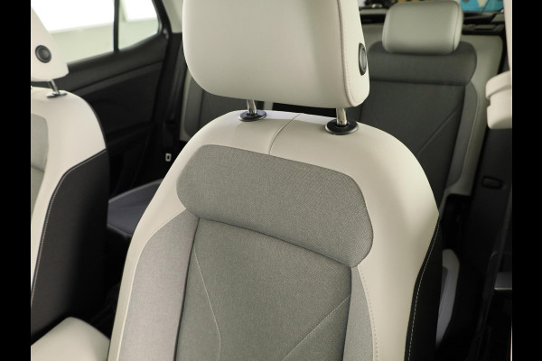 Volkswagen T-Cross 1.0 TSI Style 115PK DSG | Navigatie | Parkeercamera | 18"LM velgen | Matrix koplampen |