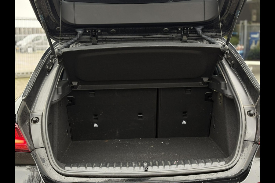 BMW 1-serie 118i High Executive Edition | Navi, PDC, Carplay/Android, Cruise, Stoelverw., Climate | Goed onderhouden |