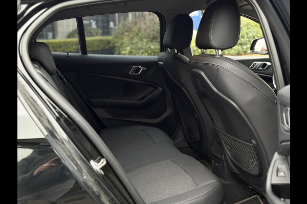 BMW 1-serie 118i High Executive Edition | Navi, PDC, Carplay/Android, Cruise, Stoelverw., Climate | Goed onderhouden |