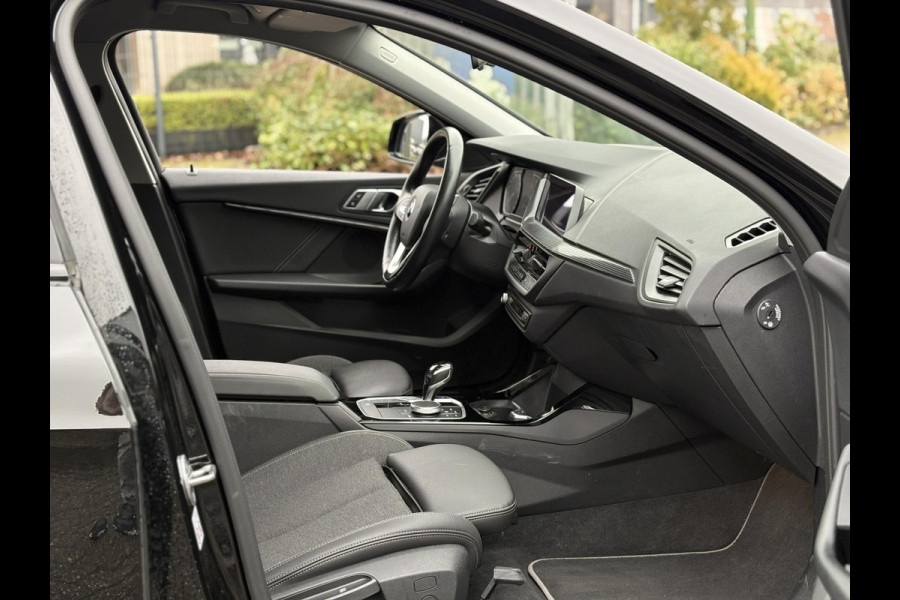 BMW 1-serie 118i High Executive Edition | Navi, PDC, Carplay/Android, Cruise, Stoelverw., Climate | Goed onderhouden |