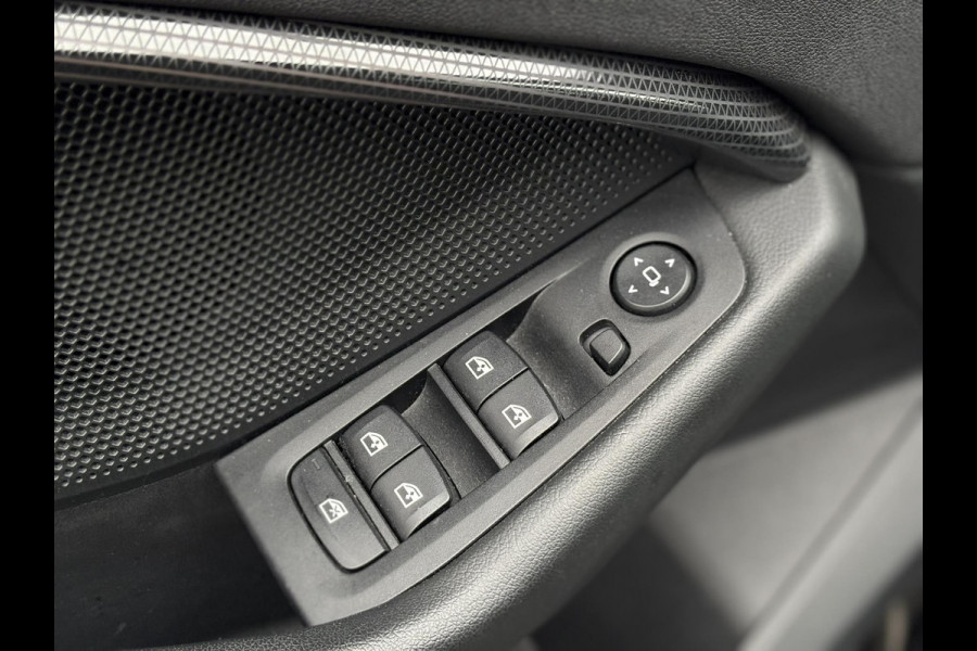 BMW 1-serie 118i High Executive Edition | Navi, PDC, Carplay/Android, Cruise, Stoelverw., Climate | Goed onderhouden |