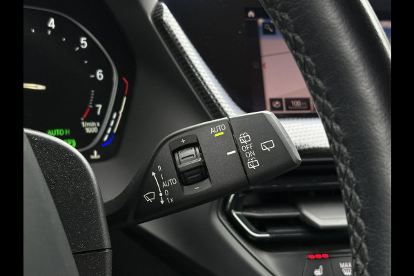 BMW 1-serie 118i High Executive Edition | Navi, PDC, Carplay/Android, Cruise, Stoelverw., Climate | Goed onderhouden |