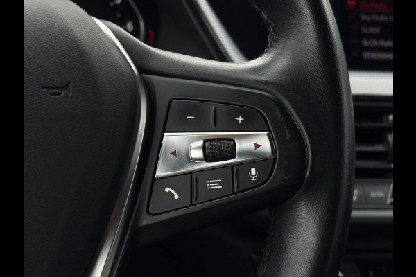 BMW 1-serie 118i High Executive Edition | Navi, PDC, Carplay/Android, Cruise, Stoelverw., Climate | Goed onderhouden |