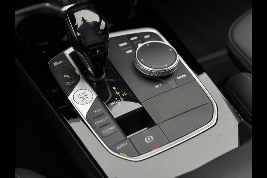 BMW 1-serie 118i High Executive Edition | Navi, PDC, Carplay/Android, Cruise, Stoelverw., Climate | Goed onderhouden |