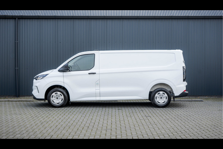 Ford Transit Custom 2.0 TDCI L2H1 | 130PK | CarPlay | Navi | Camera | LED | Cruise | Airco | 3-Zits