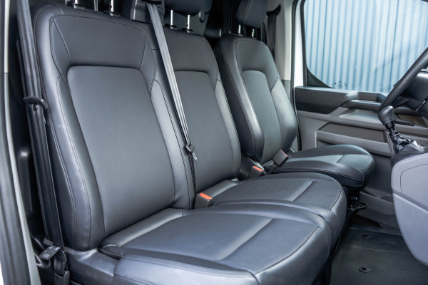 Ford Transit Custom 2.0 TDCI L2H1 | 130PK | CarPlay | Navi | Camera | LED | Cruise | Airco | 3-Zits