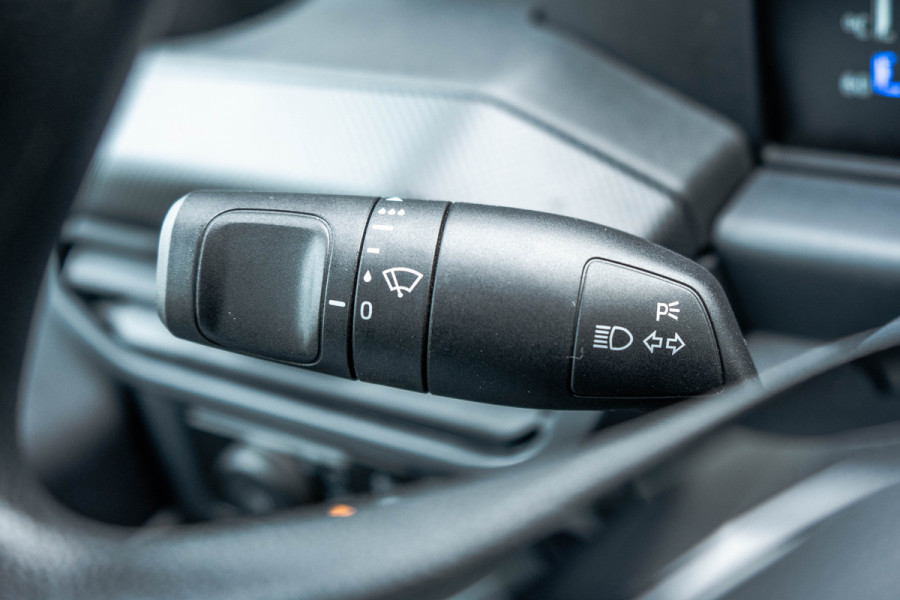 Ford Transit Custom 2.0 TDCI L2H1 | 130PK | CarPlay | Navi | Camera | LED | Cruise | Airco | 3-Zits